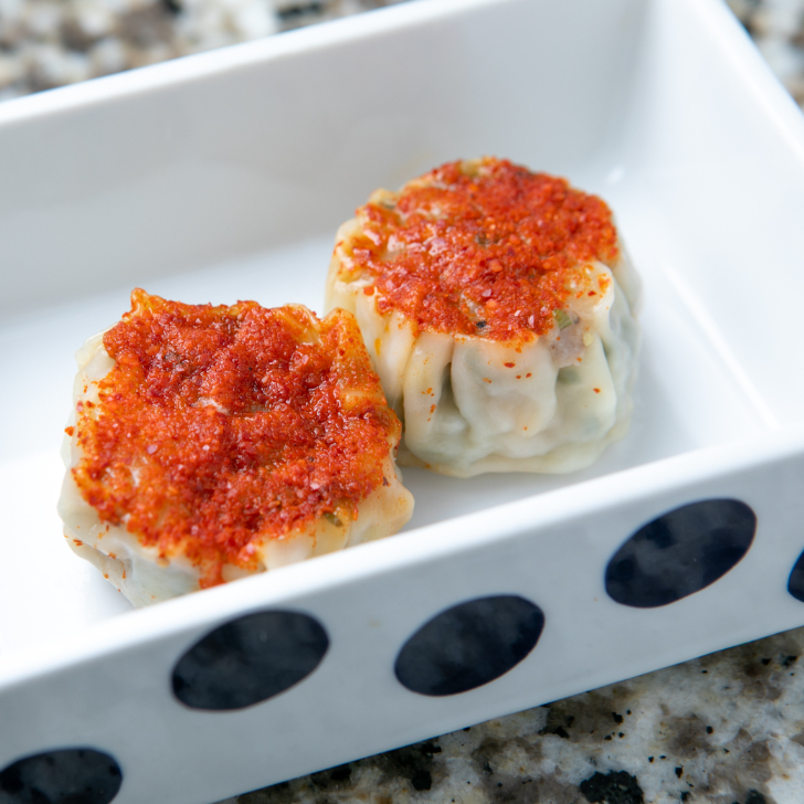 京の烈火・鬼辛焼売（2個入×1パック）【お試し・送料調整に】あと一品で送料無料！一味と陳皮が鮮烈に香る、レンジで3分の職人手包み旨辛惣菜。
