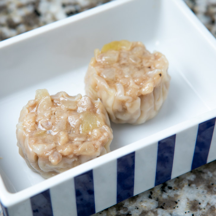 【家庭用・冷凍】肉汁焼売12個｜国産豚×玉ねぎ・手包み中華点心｜電子レンジ調理OK・お弁当・晩酌に最適